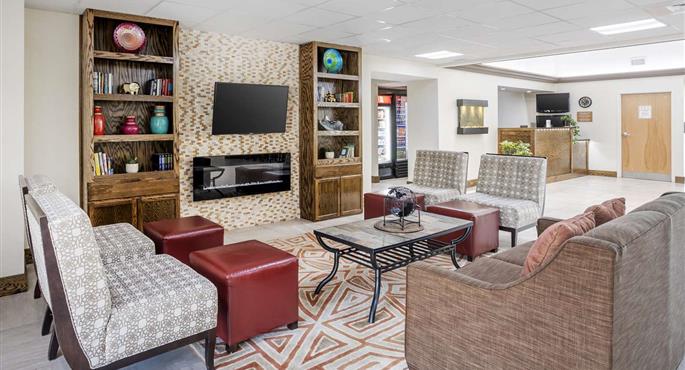 Hall of the Best Western Inn at Blakeslee-Pocono in Blakeslee - 39102