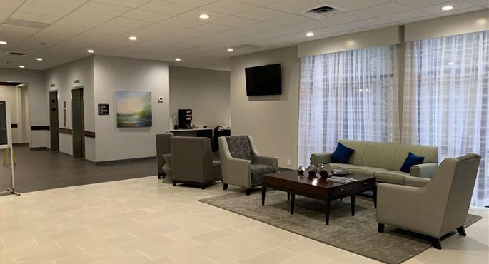 Hall of the Best Western Plus Clarks Summit Scranton in Clarks Summit - 39145