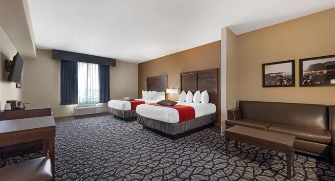 Suite of the Best Western Plus Lakeview Hotel - Madison - 42056