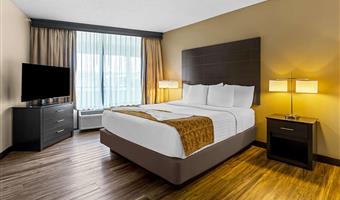 Suite of the Best Western Toni Inn - Pigeon Forge - 43047