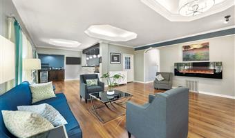 Hall of the Best Western Post Oak Inn in Burnet - 44551