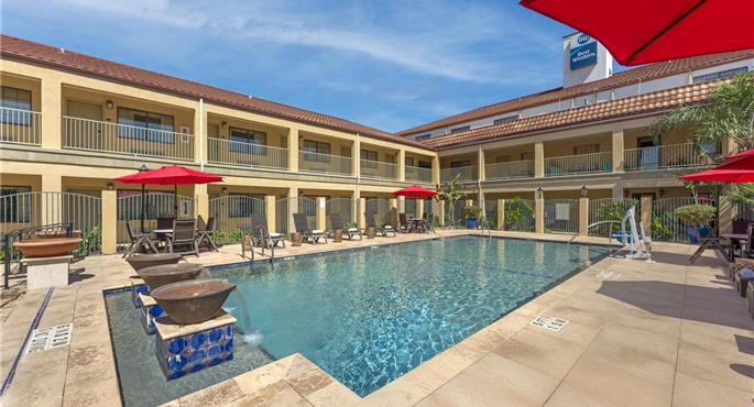 Pool of the Best Western San Isidro Inn - Laredo - 44581