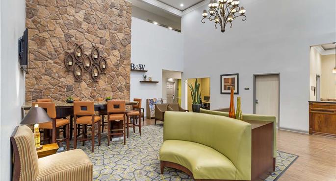 Hall of the Best Western Plus Hobby Airport Inn & Suites in Houston - 44696
