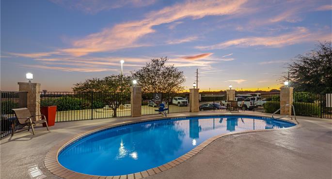 Pool of the Best Western Plus Killeen/Fort Cavazos Hotel & Suites - Killeen - 44751