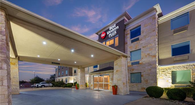 Exterior of the Best Western Plus Killeen/Fort Cavazos Hotel & Suites - Killeen - 44751