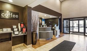 Hall of the Best Western Plus Provo University Inn in Provo - 45098