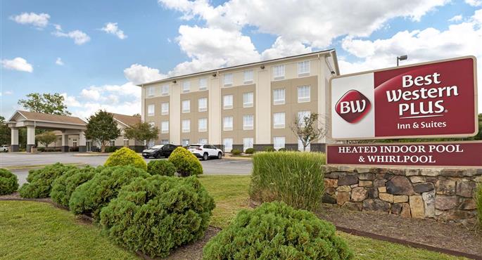 Exterior of the Best Western Plus Crossroads Inn & Suites - Zion Crossroads - 47130