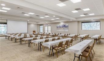 Meeting rooms of the Best Western Plus Crossroads Inn & Suites - Zion Crossroads - 47130