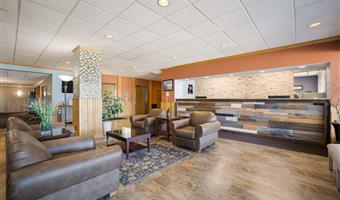 Hall of the Best Western Riverfront Inn in Marinette - 50093