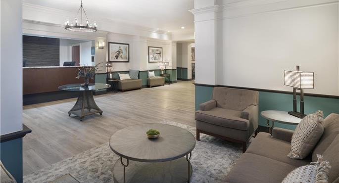 Hall of the Best Western Plus Frontier Inn in Cheyenne - 51072