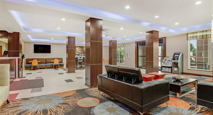 Hall of the SureStay Plus by Best Western Owasso Tulsa North in Owasso - 54099