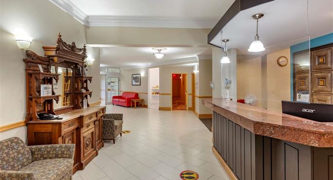 Hall of the SureStay Plus by Best Western Kincardine in Kincardine - 54125