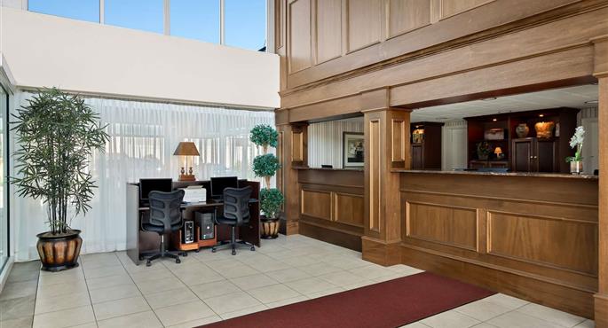 Hall of the SureStay Plus by Best Western Brandywine Valley in Wilmington - 55020