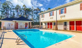 Pool of the SureStay by Best Western Brunswick - Brunswick - 55138