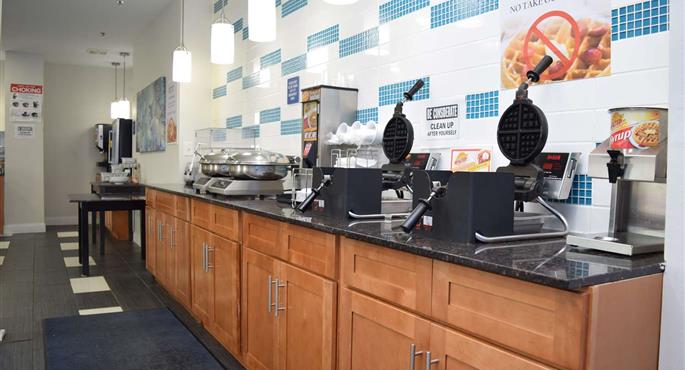 Restaurant of the SureStay Plus by Best Western Niagara Falls East - Niagara Falls - 55167