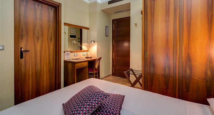 Suite of the Hotel La Villa, Sure Hotel Collection by Best Western - Ivrea - 56303