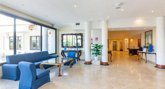Hall of the Hotel Sakura, Sure Hotel Collection by Best Western in Naples - 56328