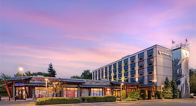 Exterior of the Best Western Plus Barclay Hotel - Port Alberni - 62102