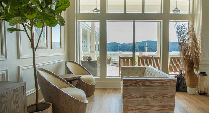 Hall of the Prestige Oceanfront Resort in Sooke - 62129