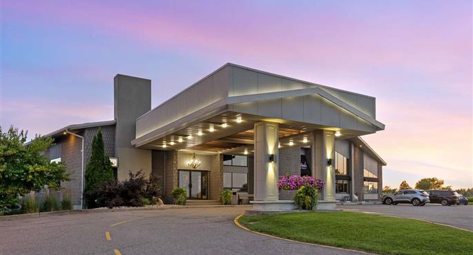 Exterior of the Best Western Pembroke Inn & Conference Centre - Pembroke - 66039