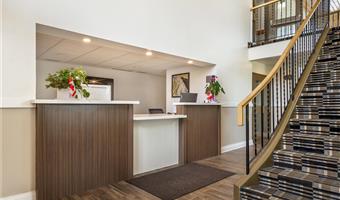 Hall of the Best Western Smiths Falls Hotel in Smiths Falls - 66046