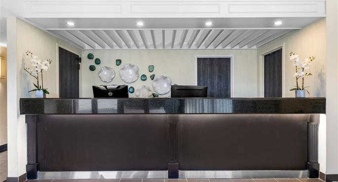 Hall of the Best Western Halton Hills in Georgetown - 66087