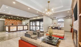 Hall of the Best Western Plus Executive Inn in Toronto - 66088