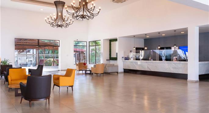 Hall of the Best Western Las Mercedes Airport in Managua - 70901