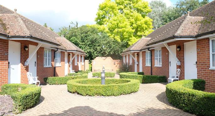 Exterior of the Best Western Priory Hotel - Bury St.Edmunds - 83266