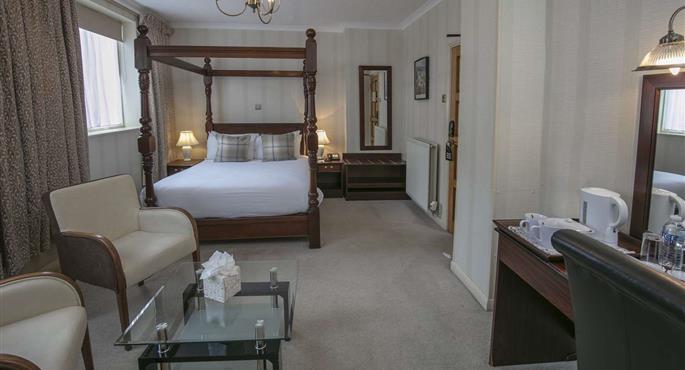 Room of the Weston Hall Hotel, Sure Hotel Collection by Best Western - Bulkington - 83768