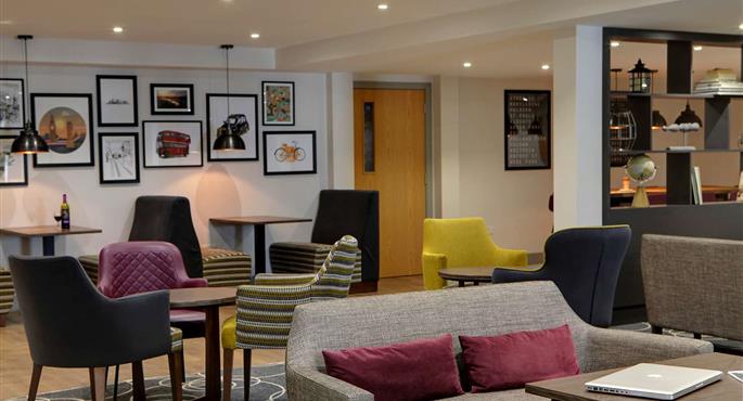 Bar or lounge of the Best Western White House Hotel - Watford - 83770