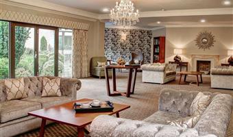 Bar or lounge of the Best Western Plus Centurion Hotel - Midsomer Norton - 83875