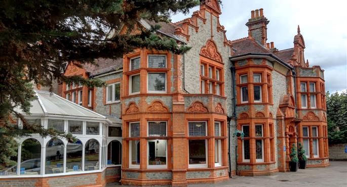 Exterior of the Sure Hotel by Best Western Reading - Reading - 84271