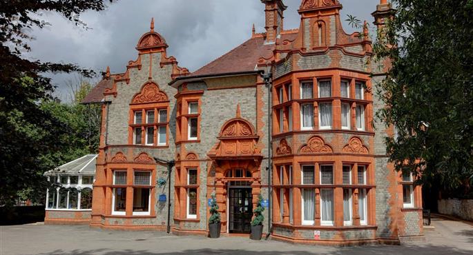 Exterior of the Sure Hotel by Best Western Reading - Reading - 84271