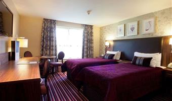 Room of the Gloucester Robinswood Hotel, BW Signature Collection - Gloucester - 84296