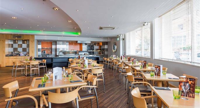 Restaurant of the Best Western London Heathrow Ariel Hotel - Hayes - 84316