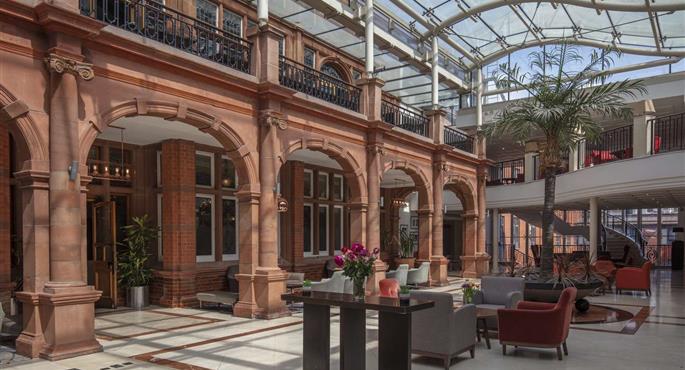 Exterior of the The Crown London, WorldHotels Distinctive - London - 84364