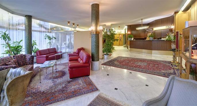 Hall of the Grand Hotel Cravat in Luxembourg - 86065