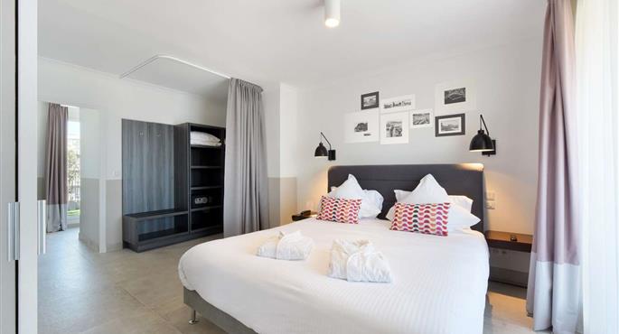 Suite of the Best Western Plus La Corniche - Toulon - 93427