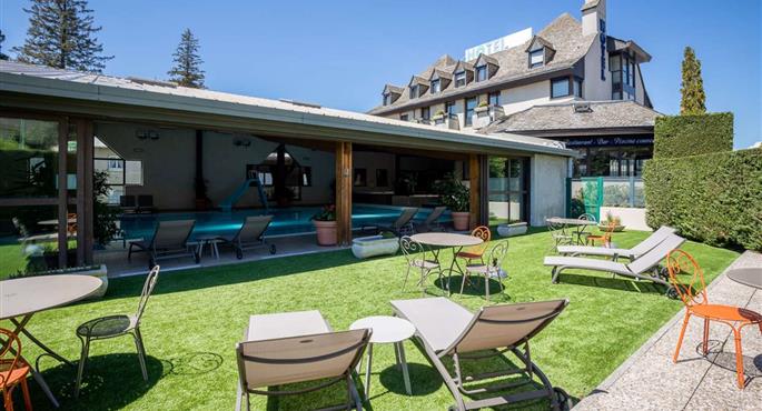 Pool of the Best Western Le Relais de Laguiole Hotel & Spa - Laguiole - 93486
