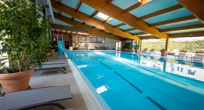 Pool of the Best Western Le Relais de Laguiole Hotel & Spa - Laguiole - 93486