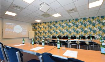Meeting rooms of the Sure Hotel by Best Western Gemenos en Provence - Gemenos - 93516