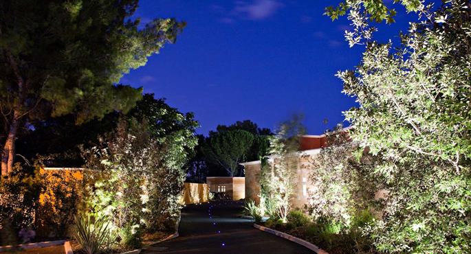 Exterior of the Best Western Plus Le Lavarin - Avignon - 93529
