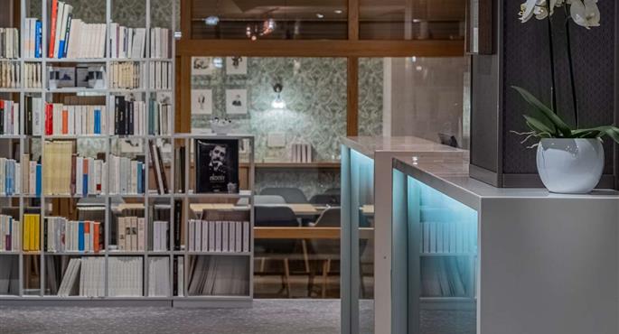 Hall of the Hotel Litteraire Le Swann, BW Premier Collection in Paris - 93778