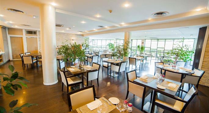 Restaurant of the Best Western Plus Palais des Congres - Evreux - 93785