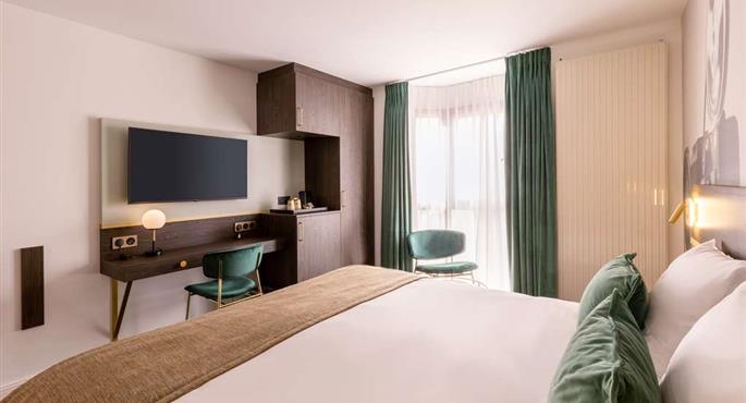 hotel in tours 93788 f