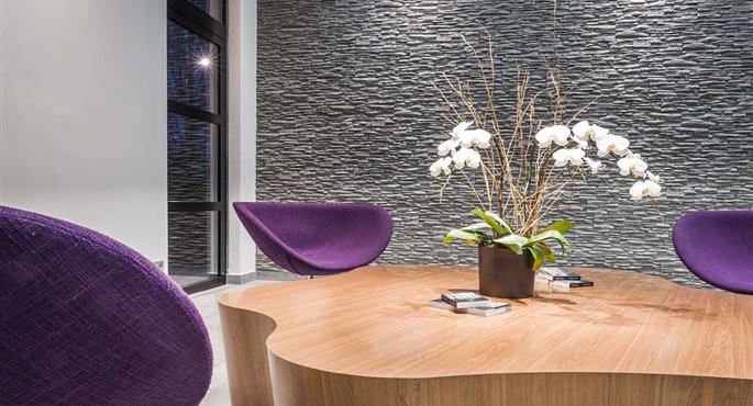 Hall of the Best Western Plus Paris Velizy in Velizy Villacoublay - 93796