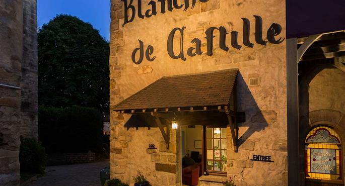 Exterior of the Best Western Blanche De Castille Dourdan - Dourdan - 93837