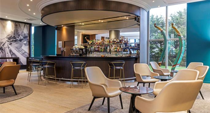 Bar or lounge of the Best Western Plus Hotel Admiral - La Tour De Salvagny - 93879