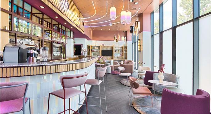 Bar or lounge of the Aiden by Best Western Clermont-Ferrand Hotel & Spa - Clermont Ferrand - 93892